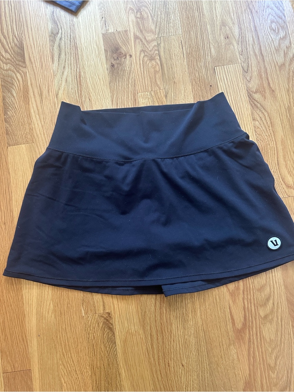 Vuori Black Athletic Skirt with Logo Detail